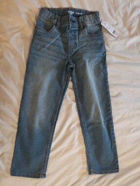 OshKosh B'gosh Boys Straight Jeans in Medium Blue Wash NWT